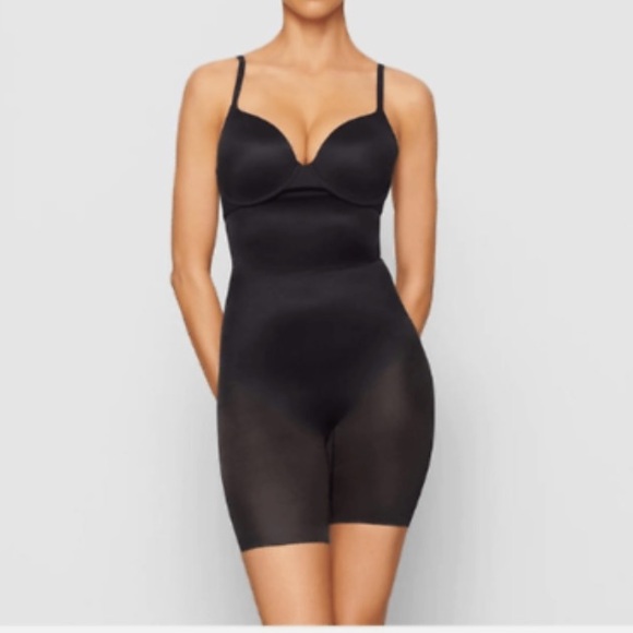 🖤 SKIMS BARELY THERE high waisted mid thigh short- NEW- Onyx/ Black color - Picture 9 of 11